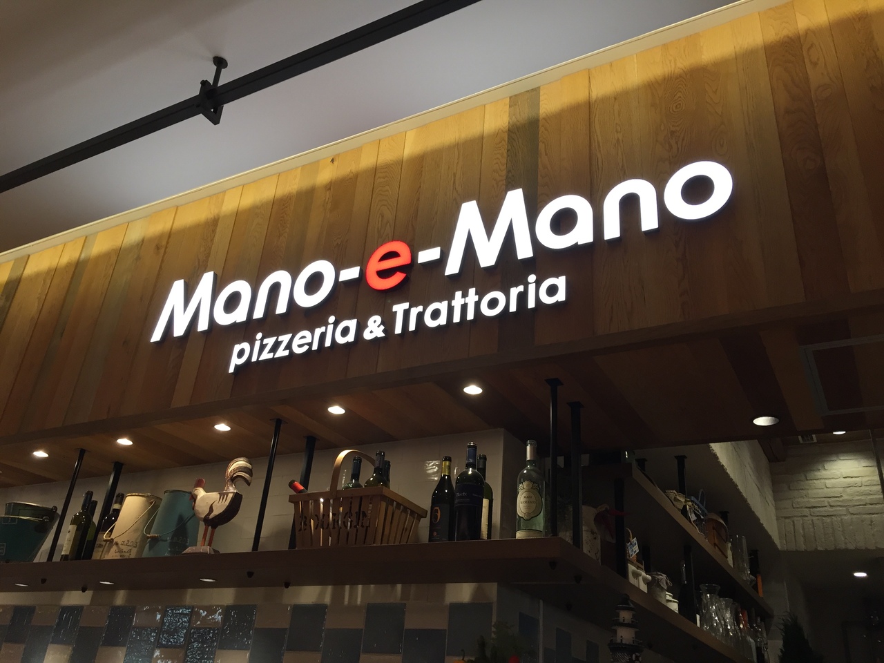 ピッツェリア＆トラットリア マーノエマーノ マークイズみなとみらい店