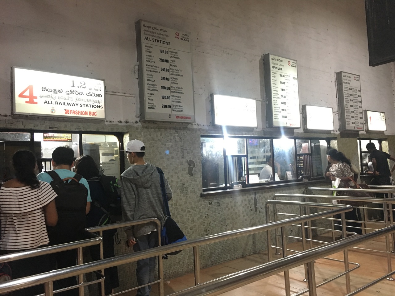 『コロンボの鉄道駅の夜と昼』by ぱんスキュ｜コロンボ フォート駅のクチコミ【フォートラベル】