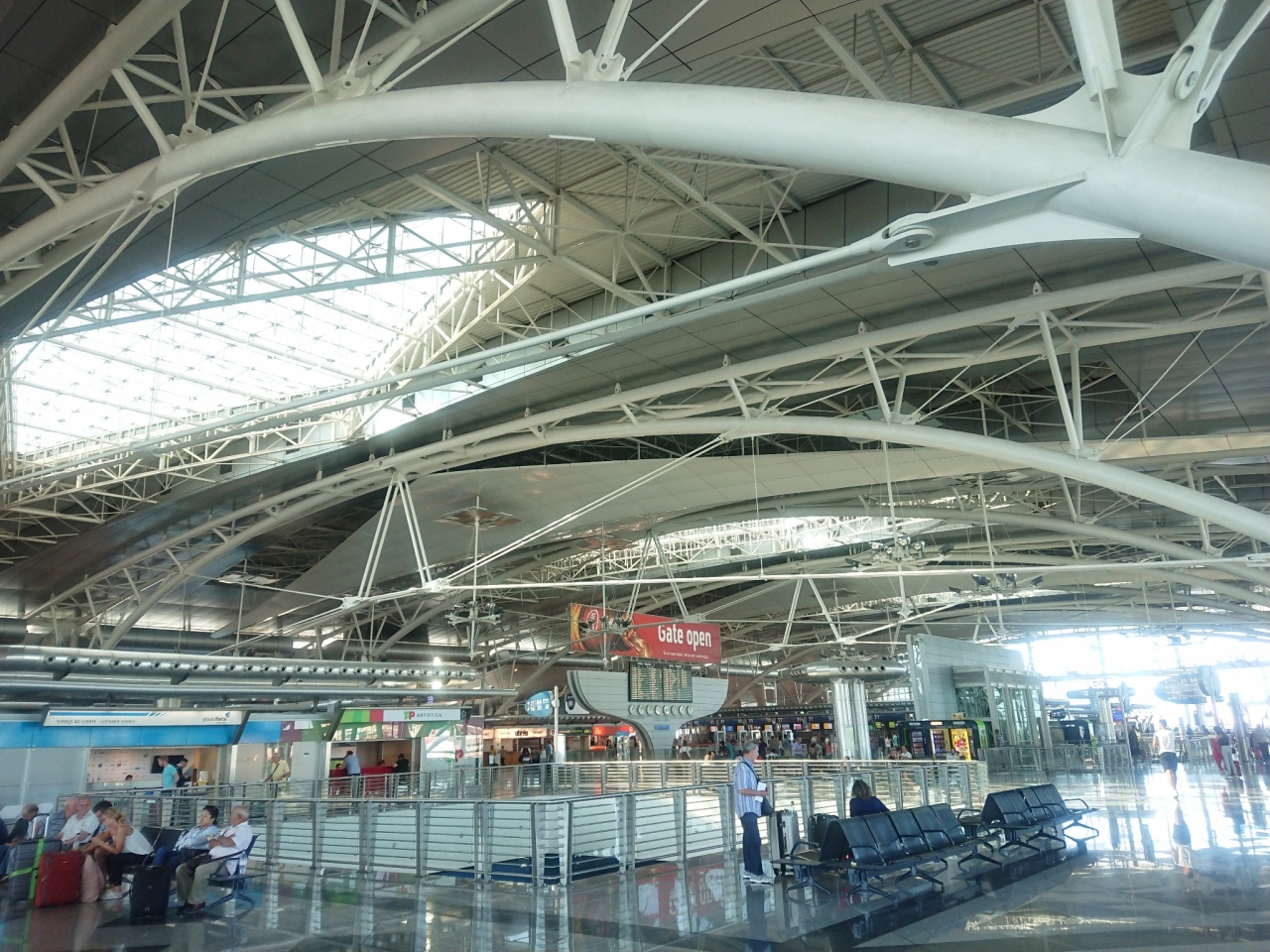 ポルト国際空港 (フランシスコ サ カルネイロ空港) (OPO) Aeroporto Francisco Sa Carneiro (OPO)