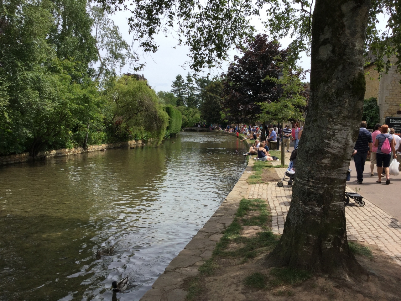 ボートン オン ザ ウォーター                Bourton on the Water