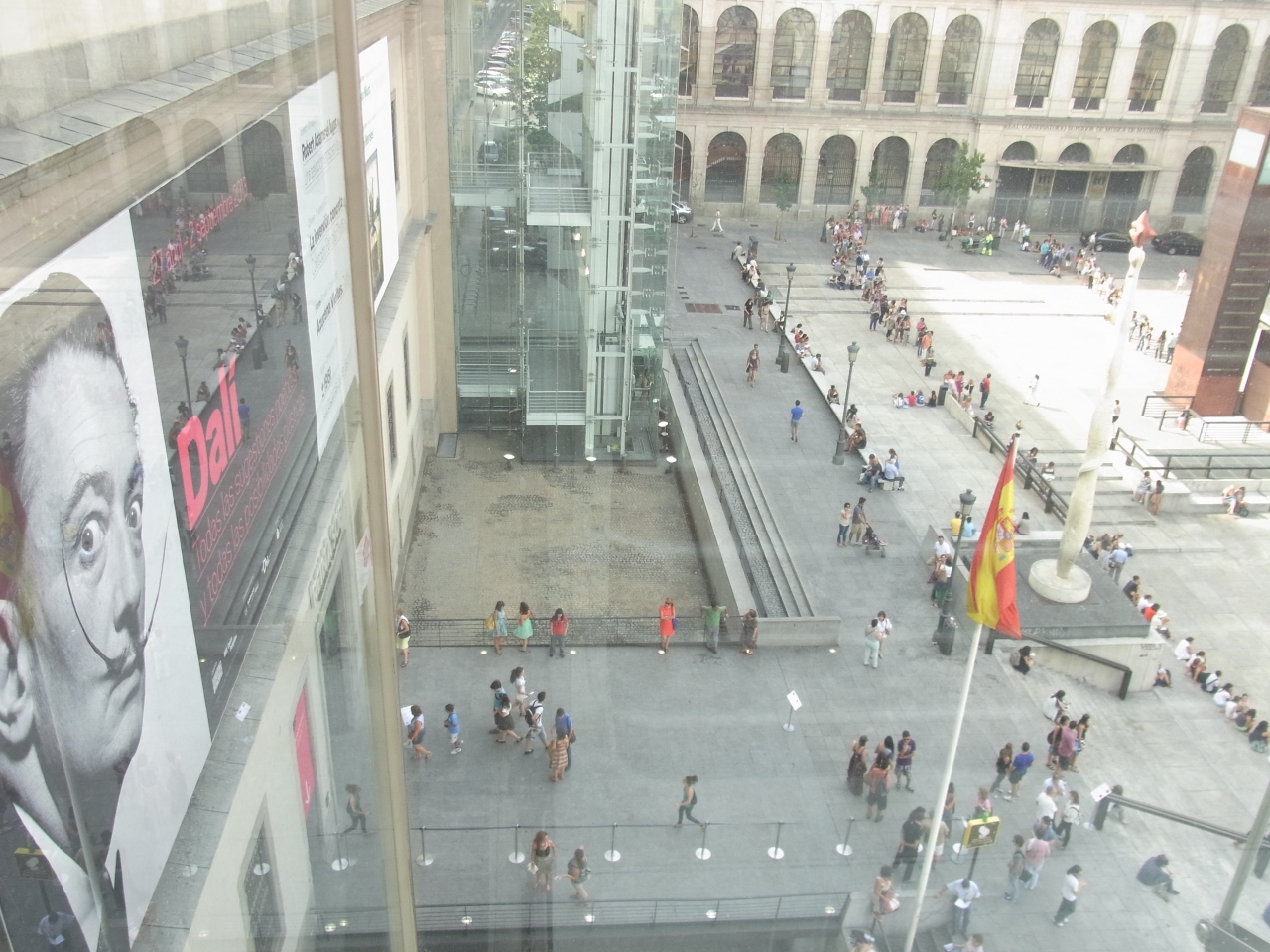 ソフィア王妃芸術センター                Museo Nacional Centro de Arte Reina Sofia