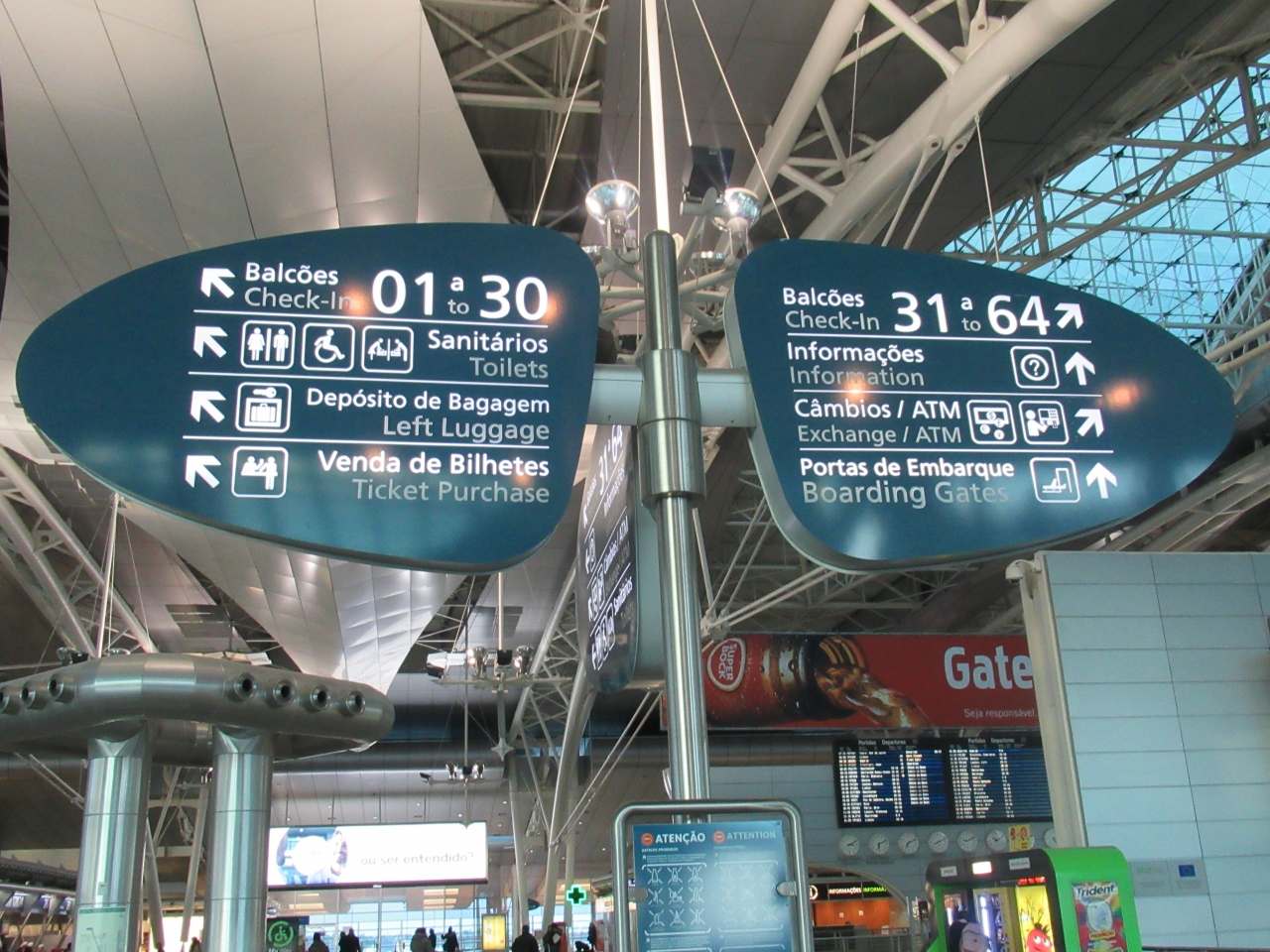 『天井が高くてきれいな空港』by kosari｜ポルト国際空港 (フランシスコ サ カルネイロ空港) (OPO)のクチコミ【フォートラベル】