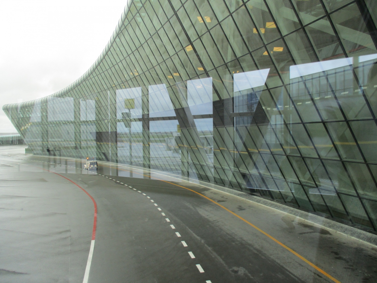 ヘイダル アリエフ国際空港 (GYD)                Heydar Aliyev International Airport