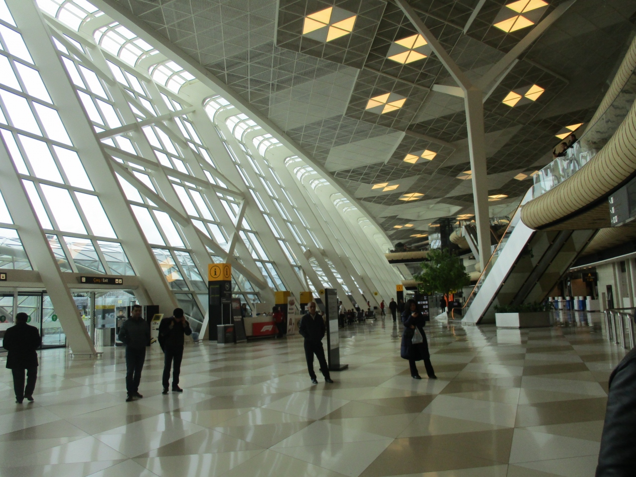 ヘイダル アリエフ国際空港 (GYD)                Heydar Aliyev International Airport