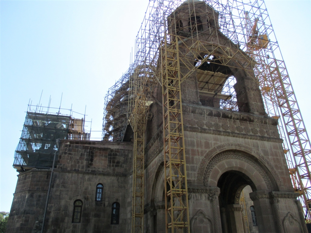 エチミアツィンの大聖堂と教会群及びズヴァルトノツの古代遺跡 Cathedral and Churches of Echmiatsin and the Archaeological Site of Zvartnots