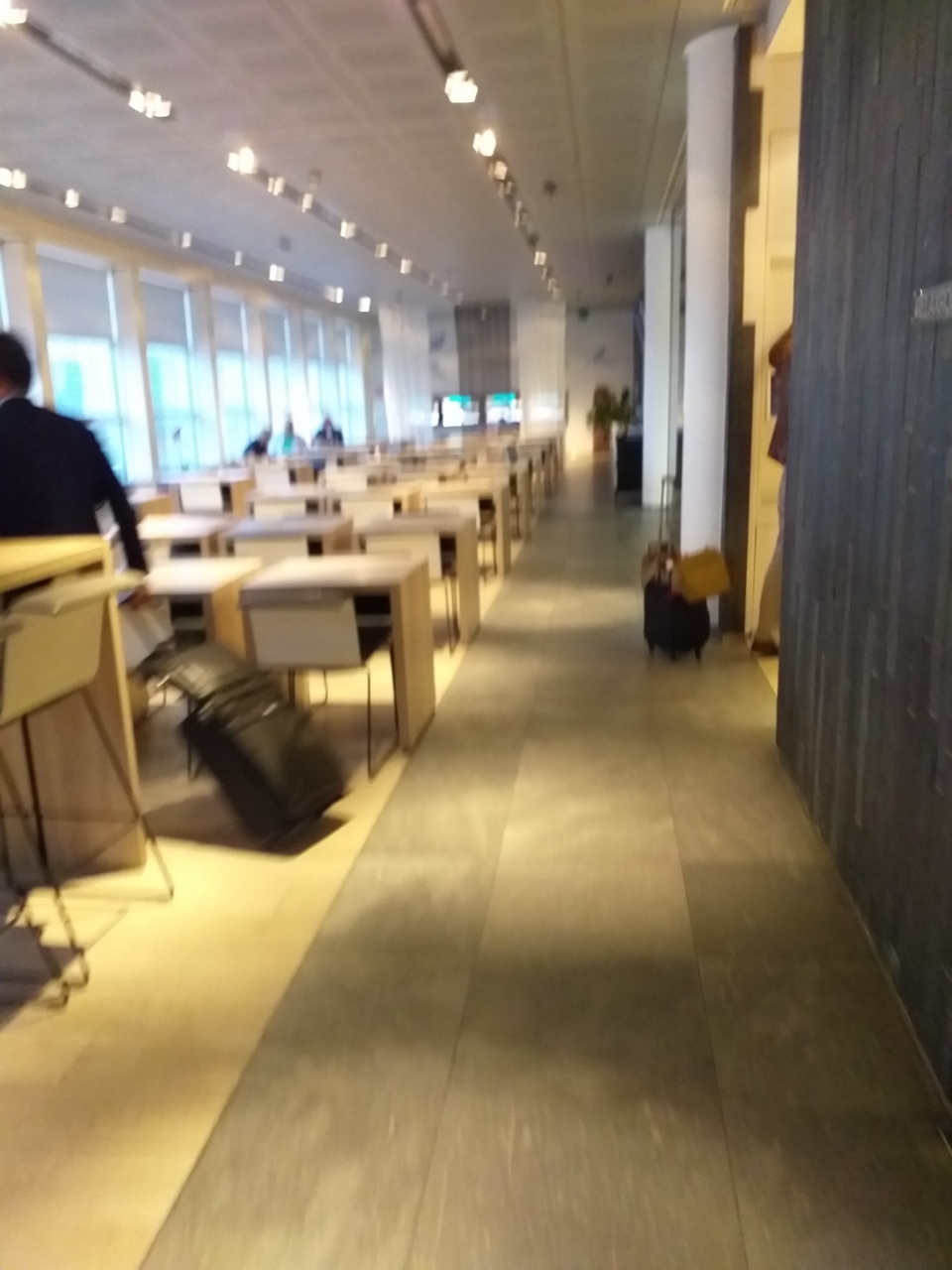 B01ラウンジ (ブリュッセル国際空港) B01 Lounge (Blussels Airport)