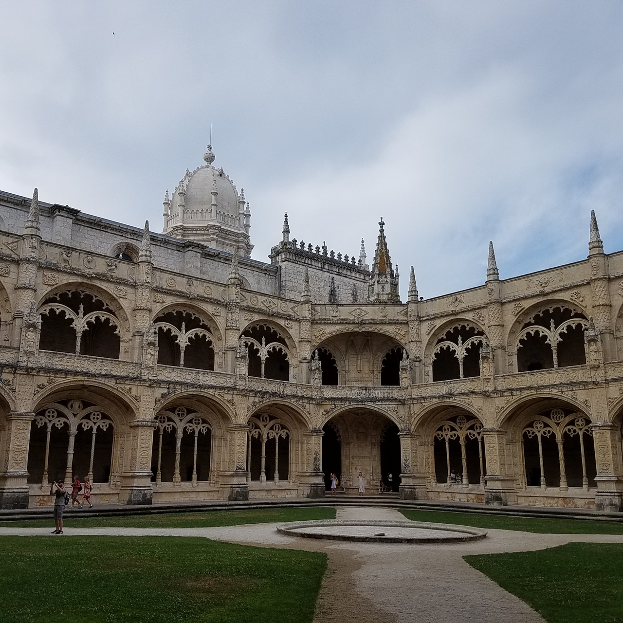 リスボンのジェロニモス修道院とベレンの塔 Monastery of the Hieronymites and Tower of Belém in Lisbon