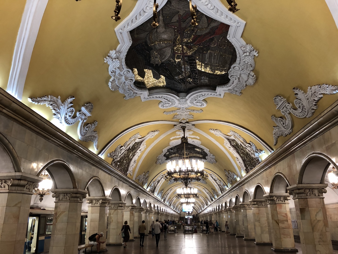 『豪華な宮殿のような構内』by Molly｜コムソモーリスカヤ駅のクチコミ【フォートラベル】