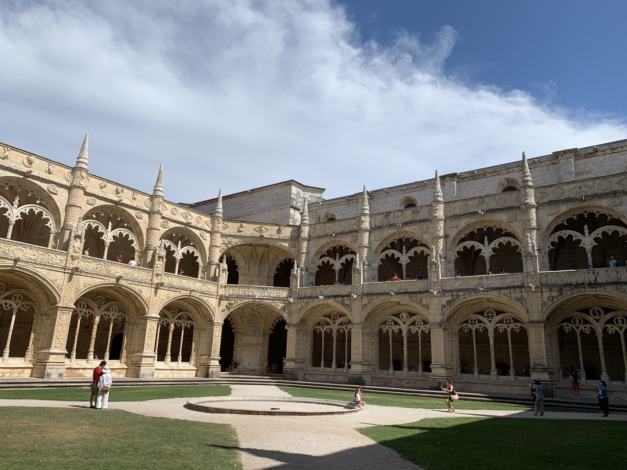 リスボンのジェロニモス修道院とベレンの塔 Monastery of the Hieronymites and Tower of Belém in Lisbon