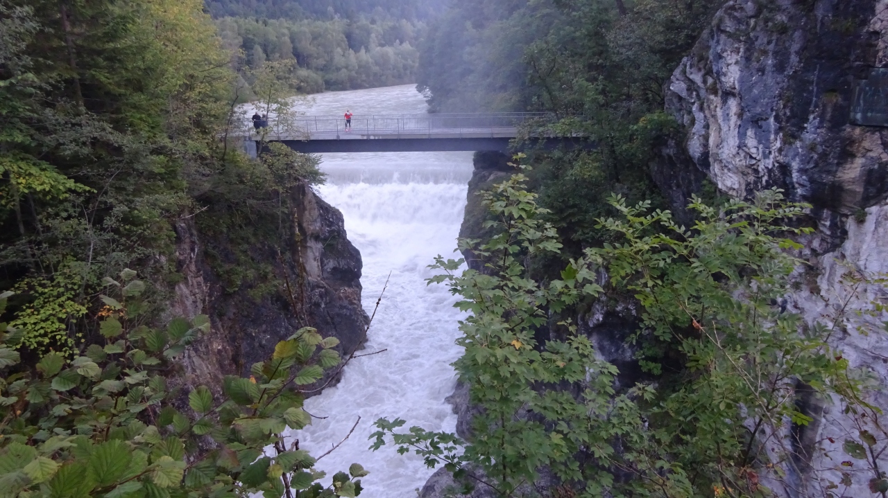 『フュッセンの街はずれ、レヒ川には滝がある』by blumental|レヒ滝のクチコミ【フォートラベル】