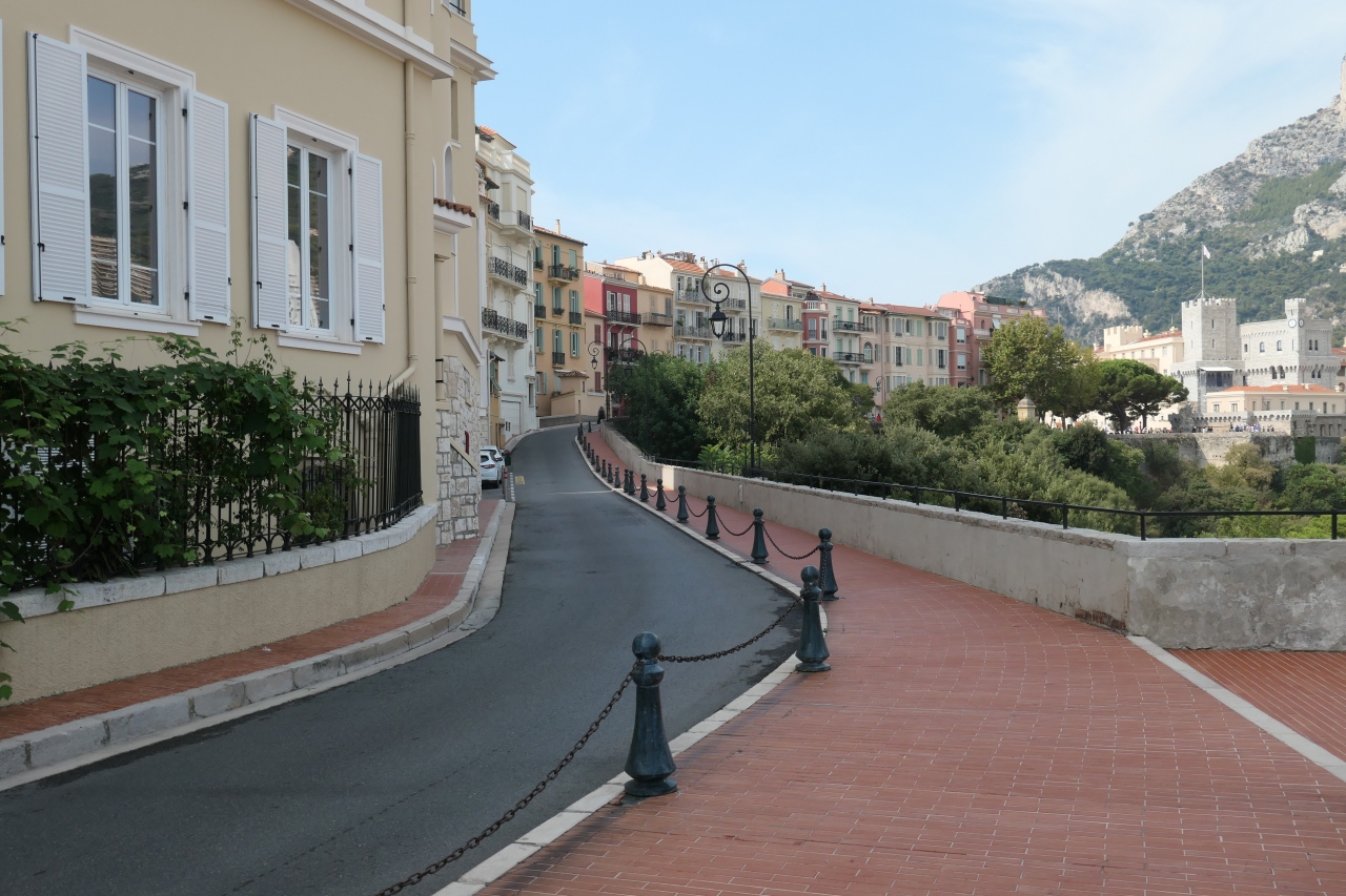 モナコヴィル地区                Monaco Ville