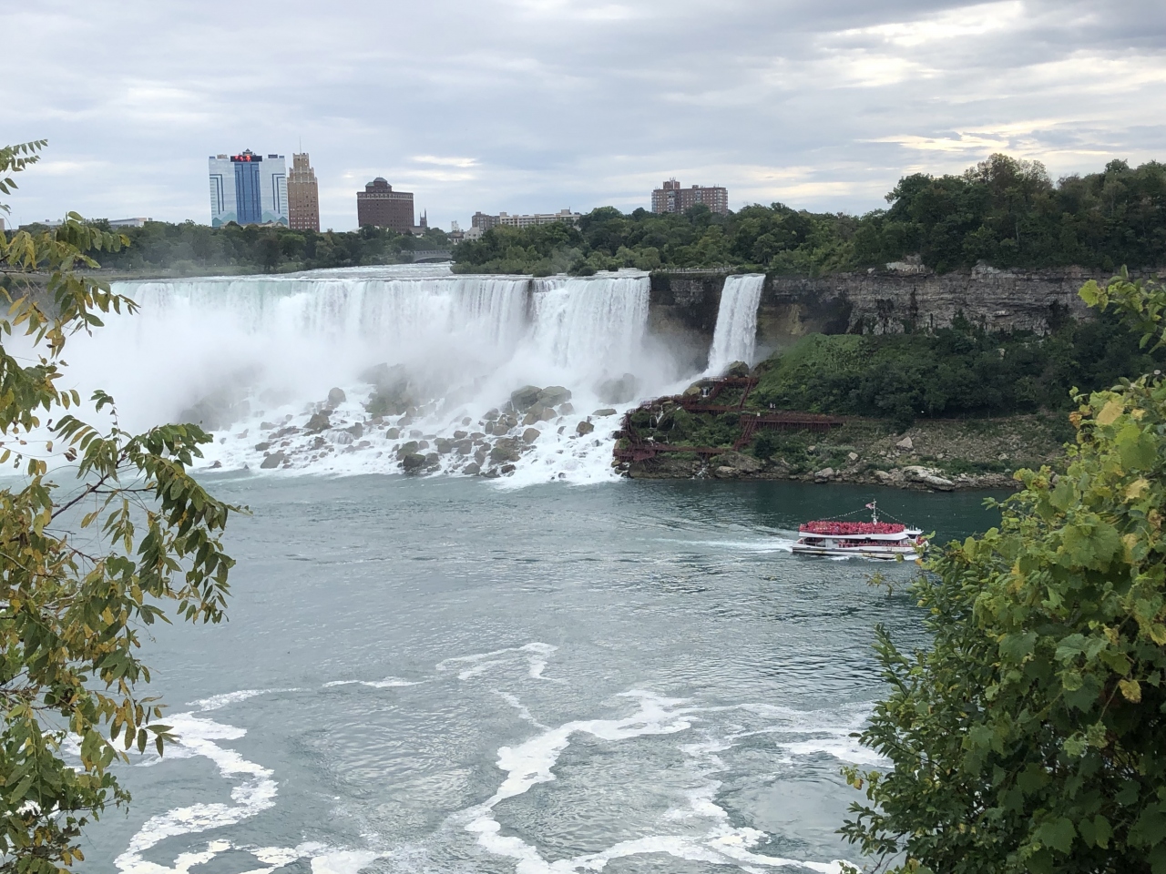 ナイアガラの滝 (アメリカ滝)                The American Falls, Niagara Falls