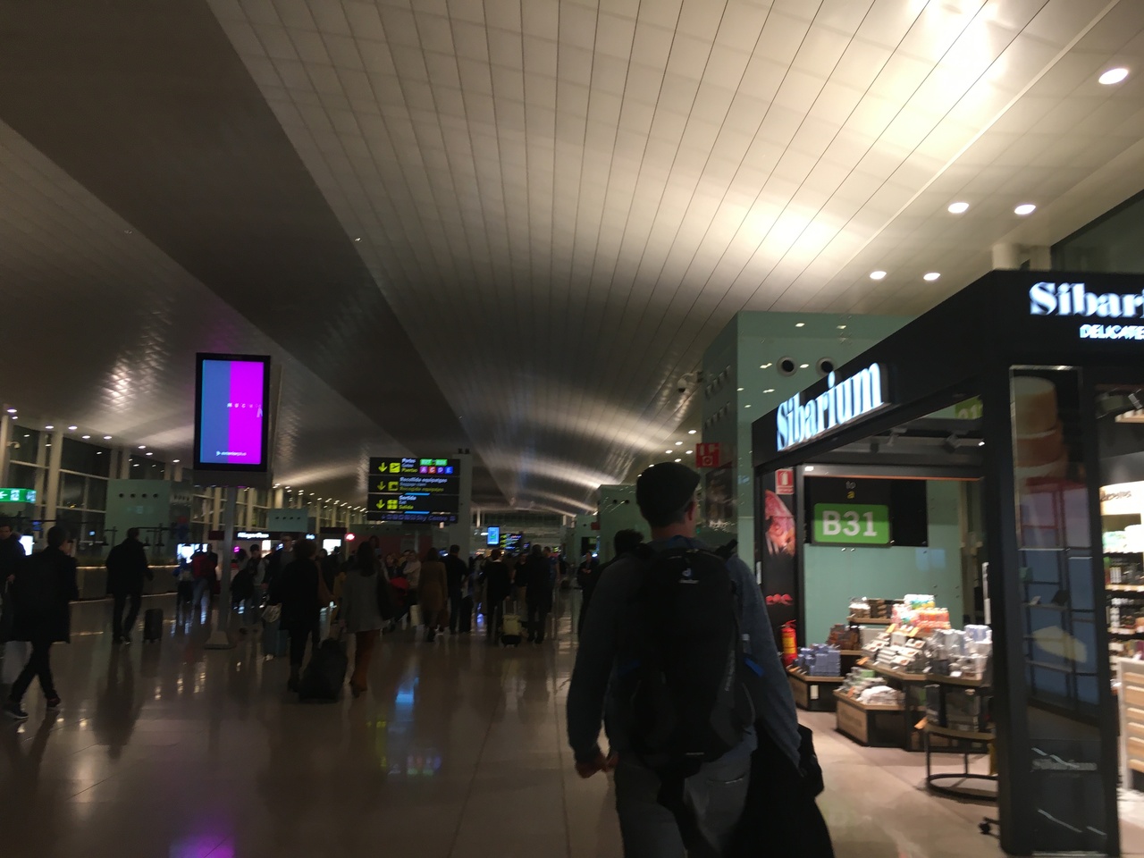 バルセロナ エル プラット空港 (BCN) Barcelona International Airport (Aeroport de Barcelona El Prat)