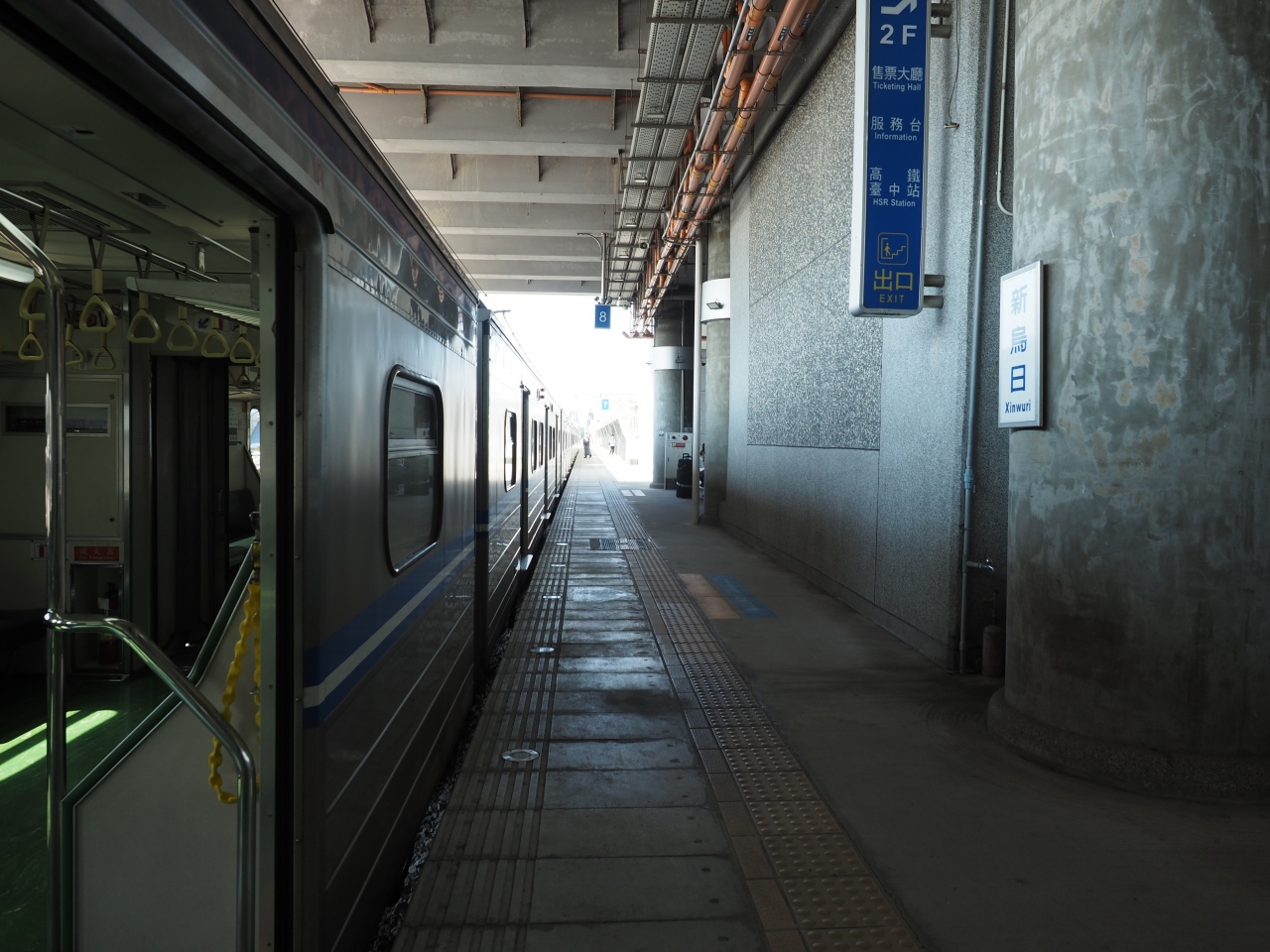 新烏日駅                Xinwuri Station