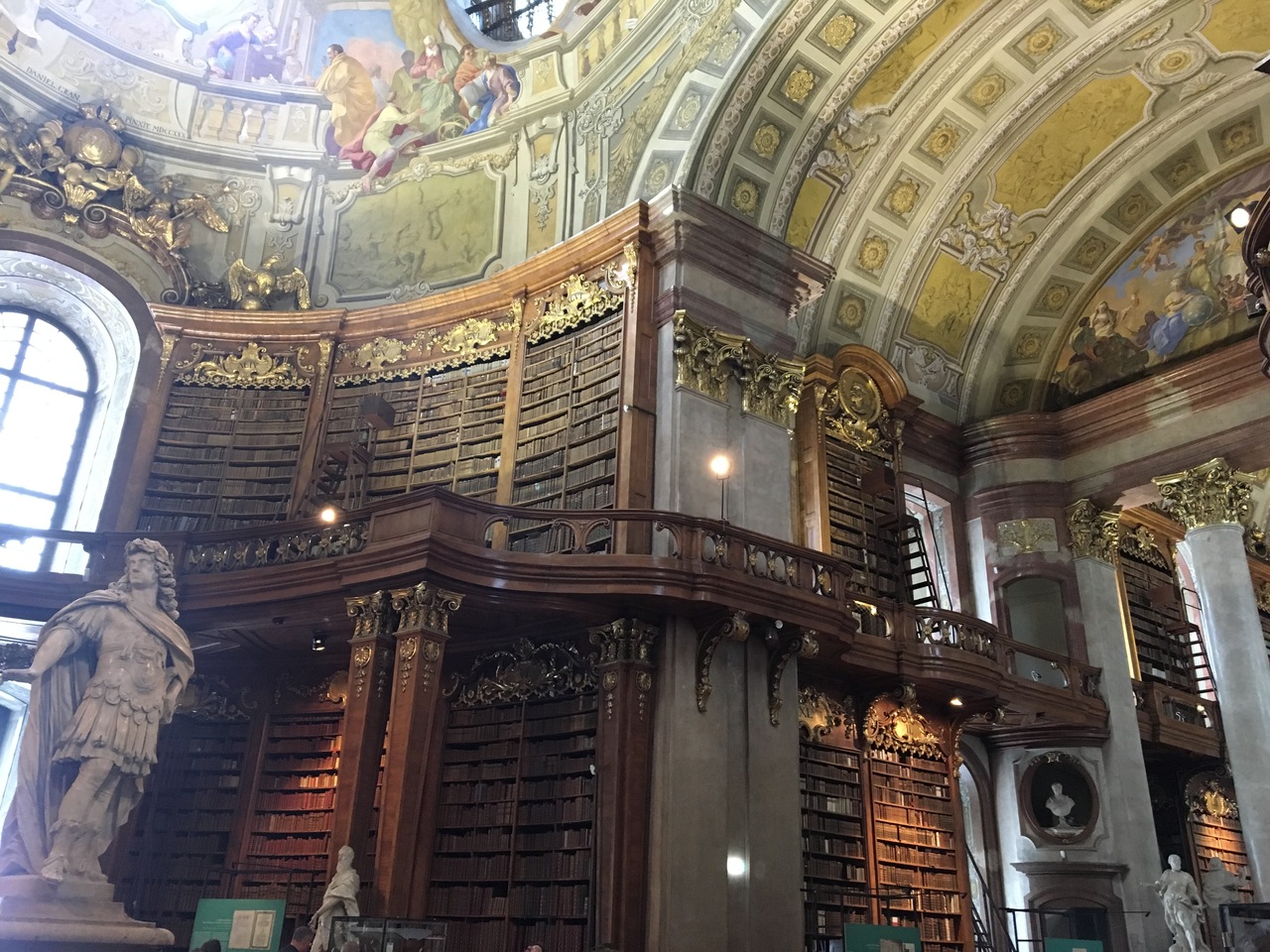 オーストリア国立図書館                 Oesterreichische Nationalbibliothek