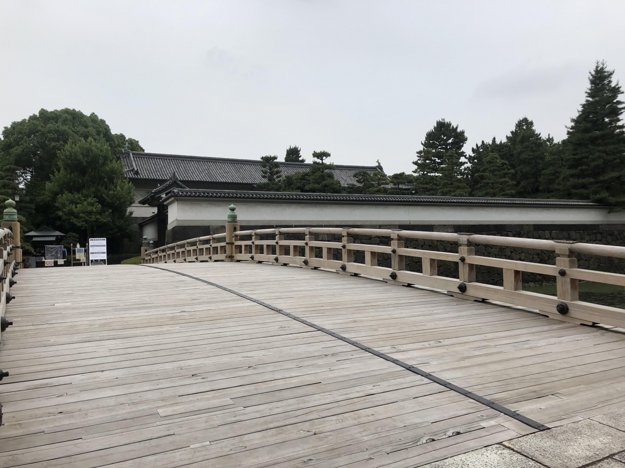 『江戸時代のまま現存する唯一の木の橋』by だるまっこ｜皇居東御苑のクチコミ【フォートラベル】