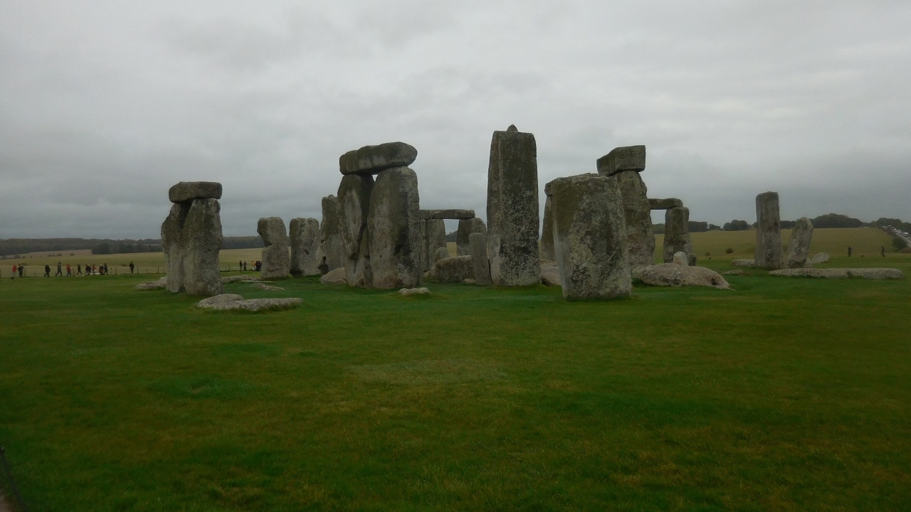 ストーンヘンジ、エーヴベリーと関連する遺跡群 Stonehenge, Avebury and Associated Sites