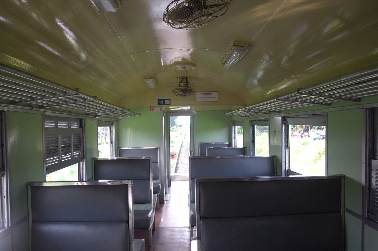 国際列車 (タイ~ラオス間) International Train (from Thailand to Laos)
