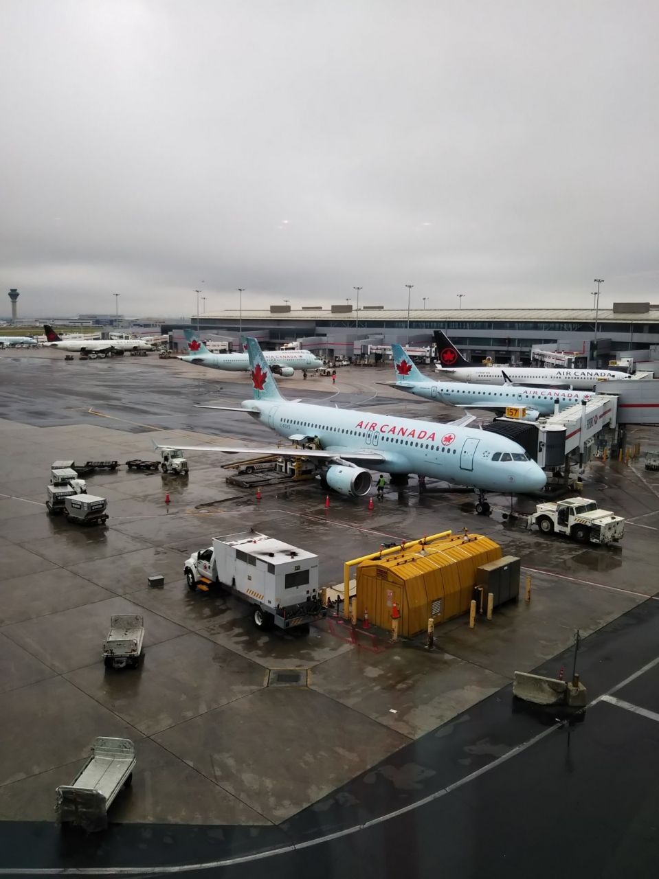 トロント ピアソン国際空港 (YYZ) Toronto Pearson International Airport (YYZ)