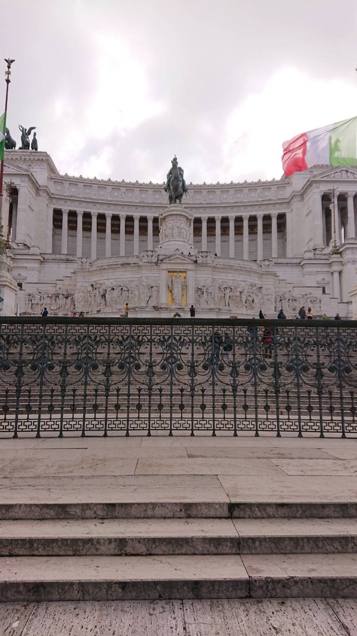 『白い大理石の巨大建造物 ヴィットリオ エマヌエーレ2世記念堂』by アラビアンナイト｜ヴィットーリオ エマヌエーレ2世記念堂(ヴィットリアーノ)のクチコミ【フォートラベル】