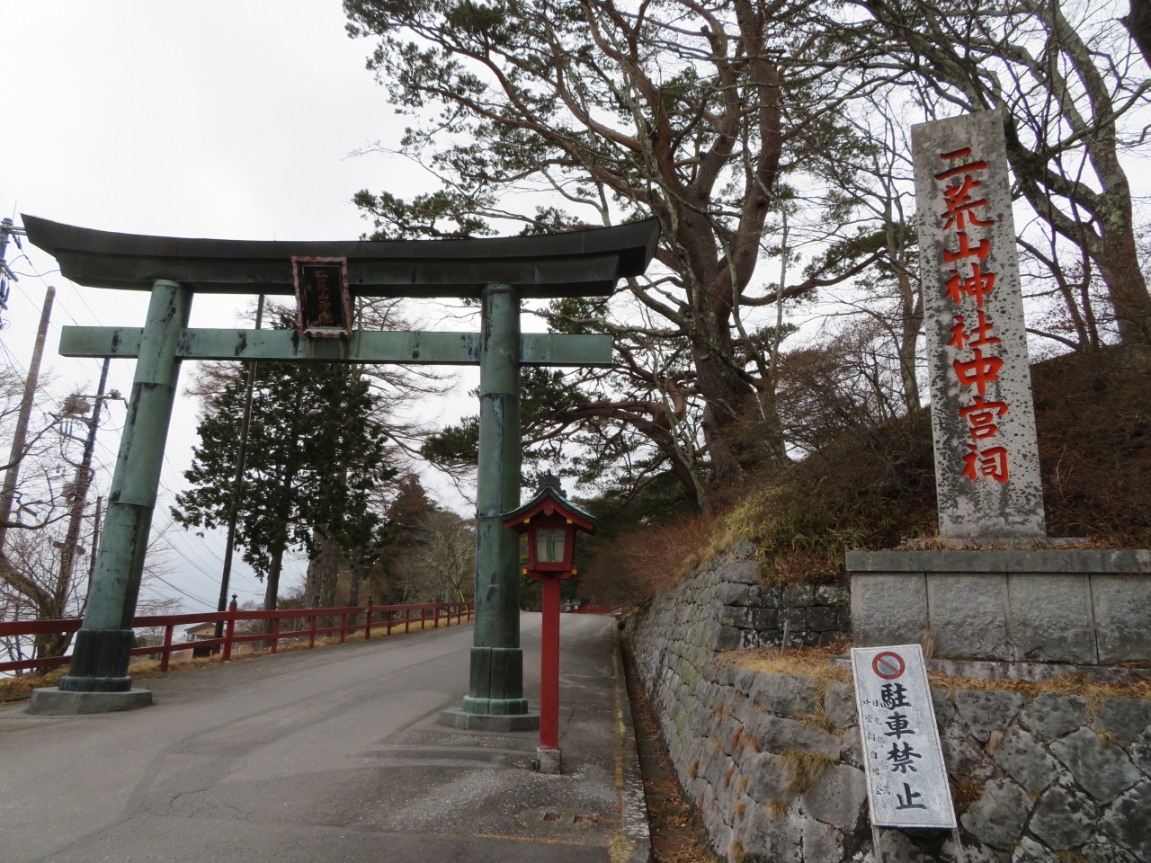 『中禅寺湖の畔にある神社』by su3｜二荒山神社中宮祠のクチコミ【フォートラベル】