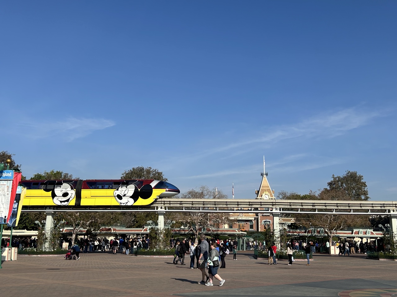 『ディズニーランドとダウンタウンディズニーを結ぶ無料のモノレール』by ひとぴちゃん|ディズニーランド モノレールのクチコミ【フォートラベル】