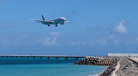 ���Υ���ǡ����������Х�ȥ֥롼��������ɥ��꡼��˴�ưin�ܸ���ȼ�����<4>��ä���ή�������֤���17����ɤ����ԥ��å���