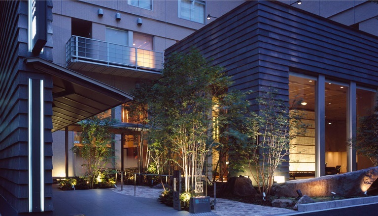 庭のホテル　東京
