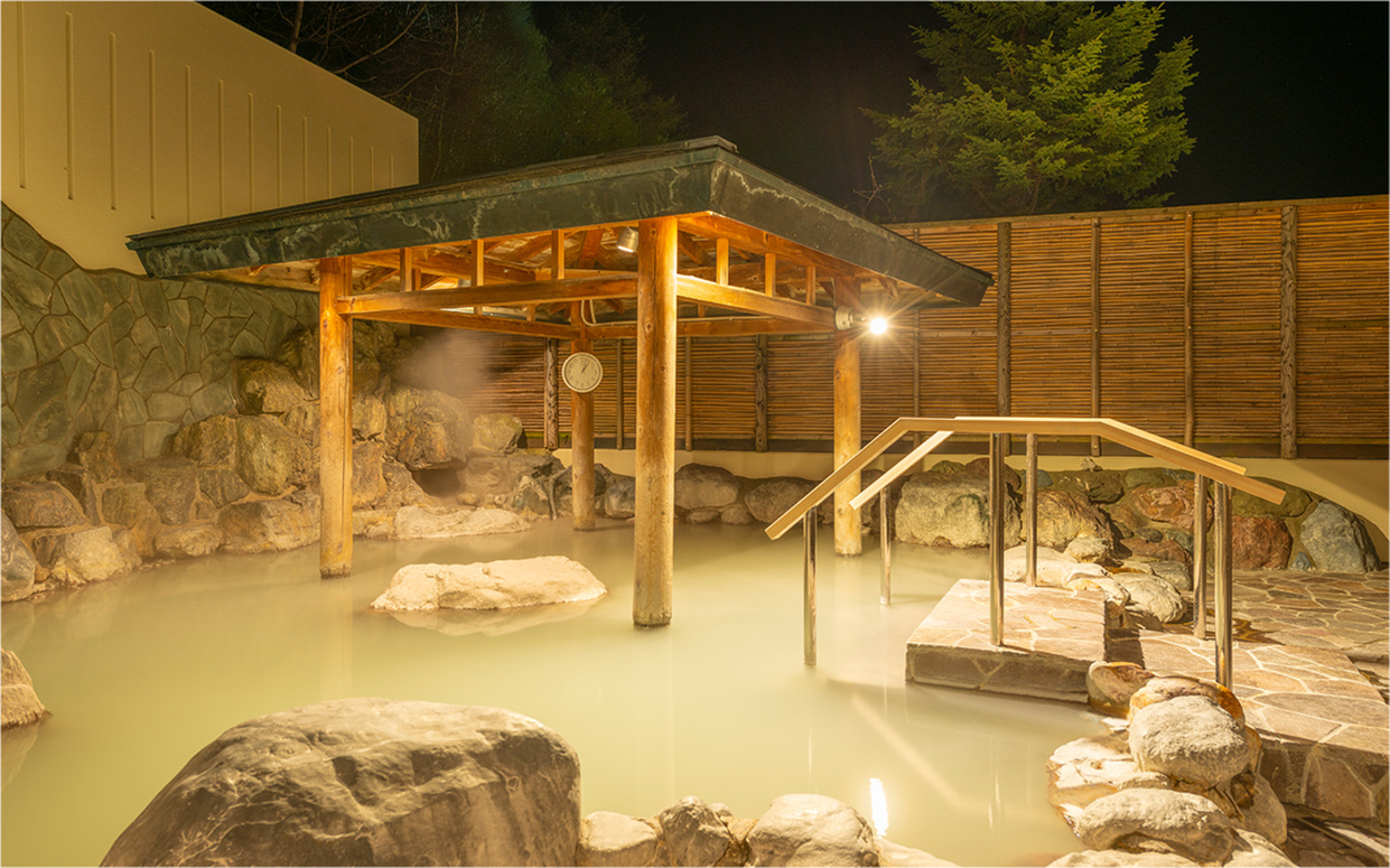 札幌市内から車で約1時間半の登別温泉旅館　乳白濁の温泉が特徴