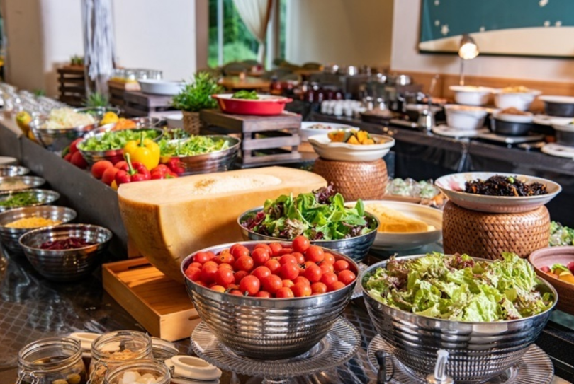 観光・ビジネスに最適！60種類の朝食ブッフェ付