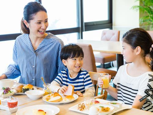 開業30周年記念 おトクな小学生料金！家族で夏をアリビラで♪