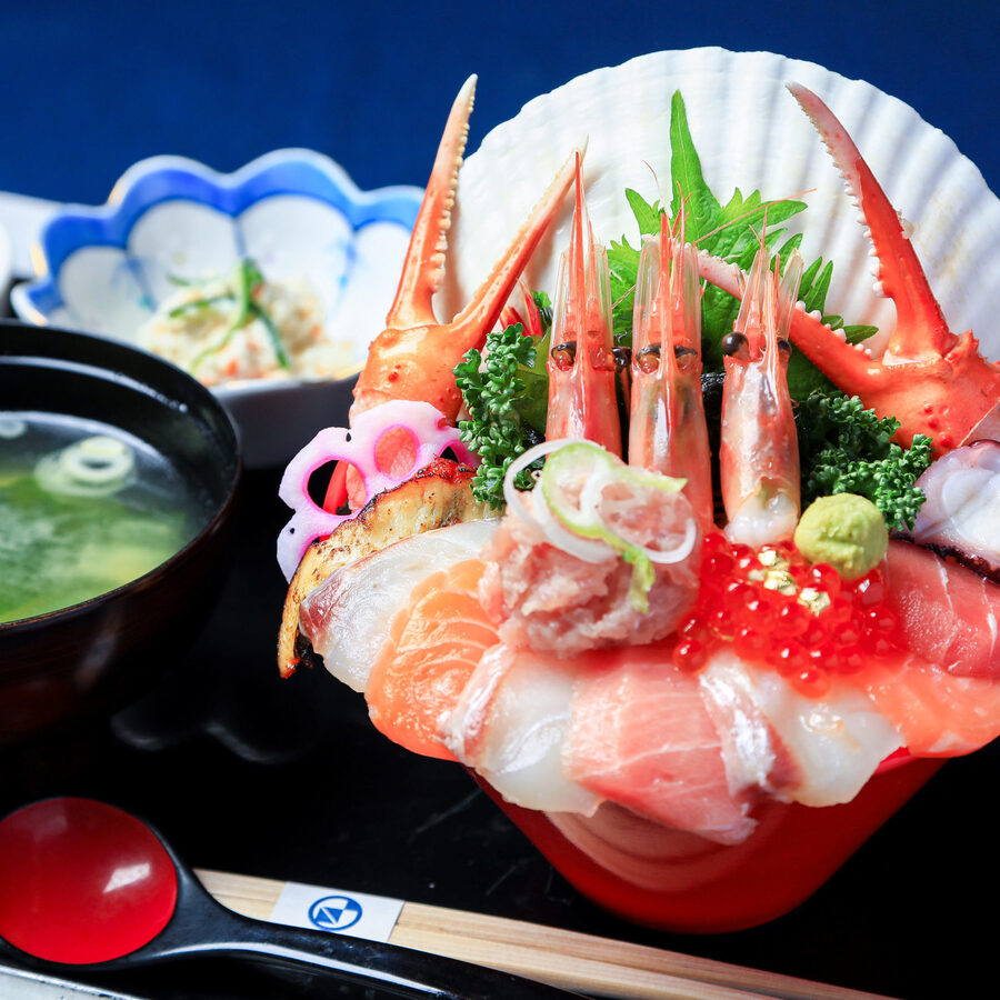 ランチ限定、
気軽に愉しむ
越前北前料理。