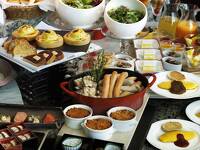 100種以上のアイテムが並ぶ朝食ブッフェ付
