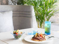 選べる9種のメイン＆ワンドリンクを愉しむディナー