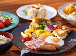 ご朝食は和洋琉100種類以上が並ぶ島食材ブッフェ/朝食付 写真
