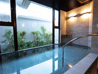 長い旅の疲れを癒す大浴場