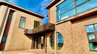 ジェムスティーイン川奈