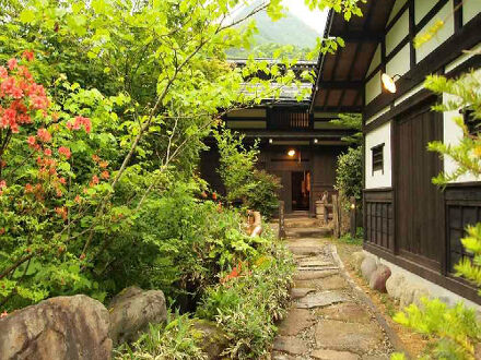 山里のいおり 草円 写真