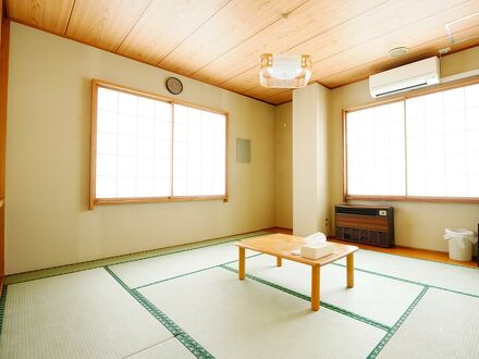 ゲストハウス　Ｃｌｉｍｂ　ｄｉｎｉｎｇ 写真