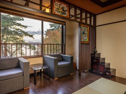 湖畔浪漫の宿 かたくりの花 写真