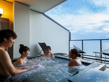 有明海に朝日が昇る　掛け流し絶景海見露天の宿　島原温泉　南風楼 写真