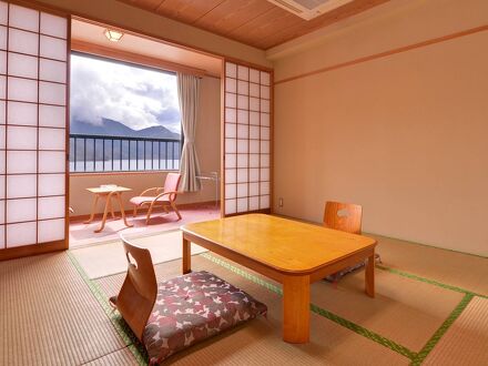 中禅寺温泉　湖畔の見える露天風呂　日光山水 写真