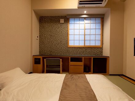 ホテル松の井 酒林 写真
