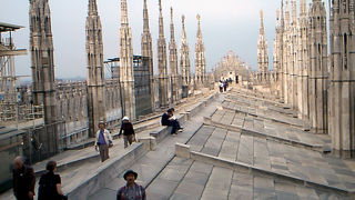 ミラノの大聖堂は屋上もで登る