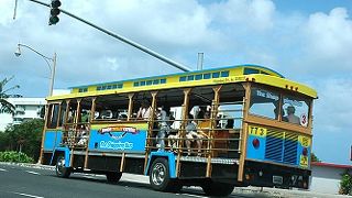 こんなバスに乗る時は、脚のお行儀にご用心！