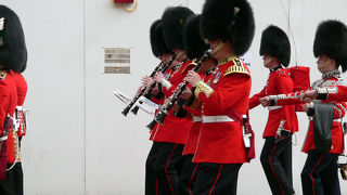 バッキンガム宮殿　衛兵交代