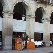 バルセロナ旧市街のレストラン：レイアル広場の las quinze nits　（地中海料理、スペイン料理）