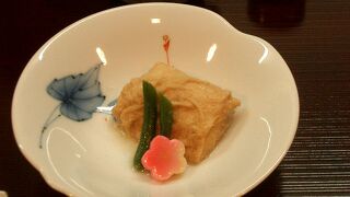 「静家」の湯葉料理は新鮮で現代的な味