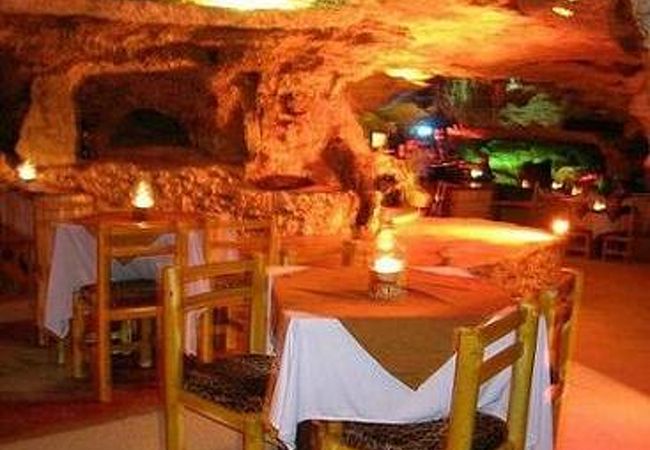 一風変わった、洞窟レストラン。