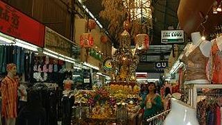 セントラルワールドプラザからも近いプラトゥーナム市場